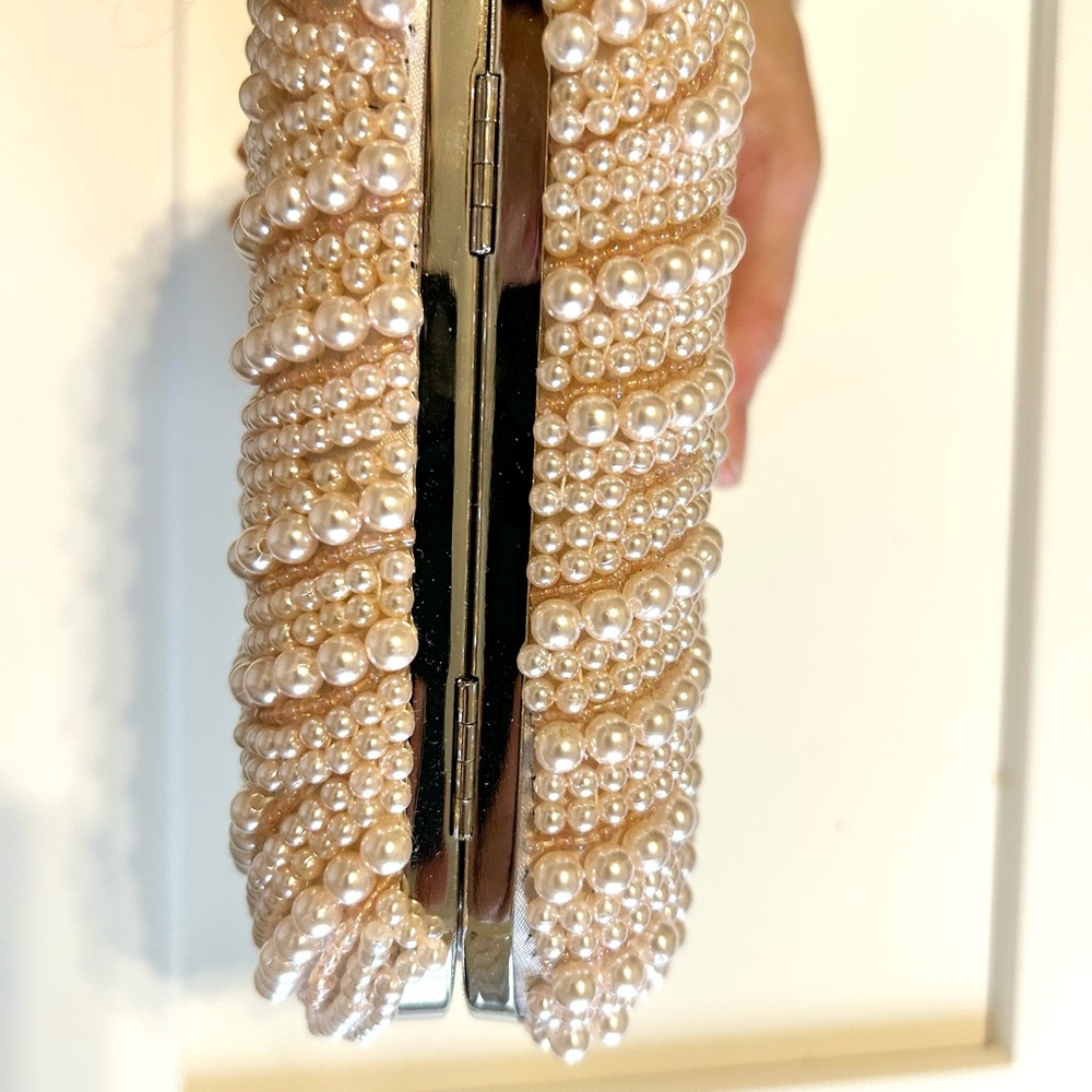 Elegant Pearl-Embellished Clutch - Picture 3 of 8